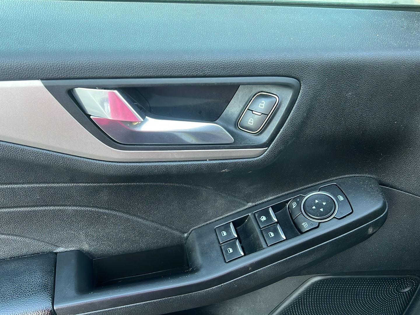 2021 Ford Escape photo 10 of 25