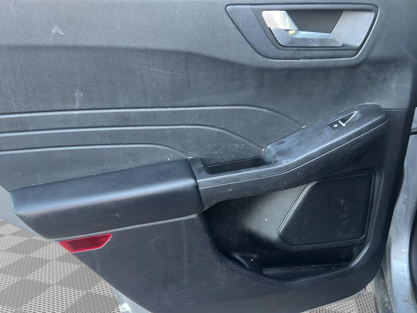 2021 Ford Escape photo 17 of 25