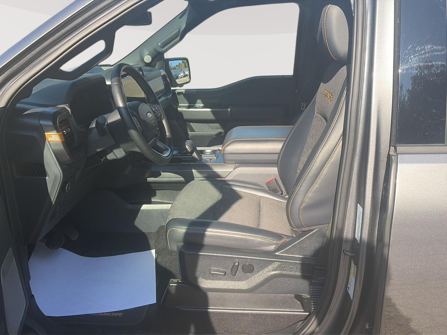 2025 Ford F-150 photo 12 of 31