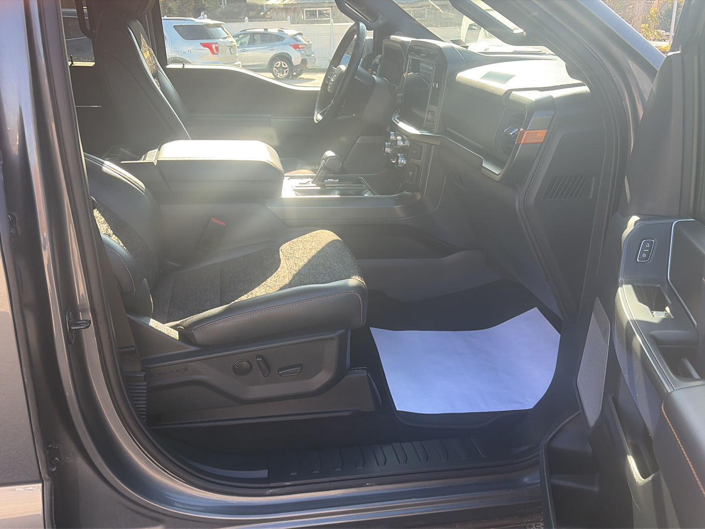 2025 Ford F-150 photo 17 of 31