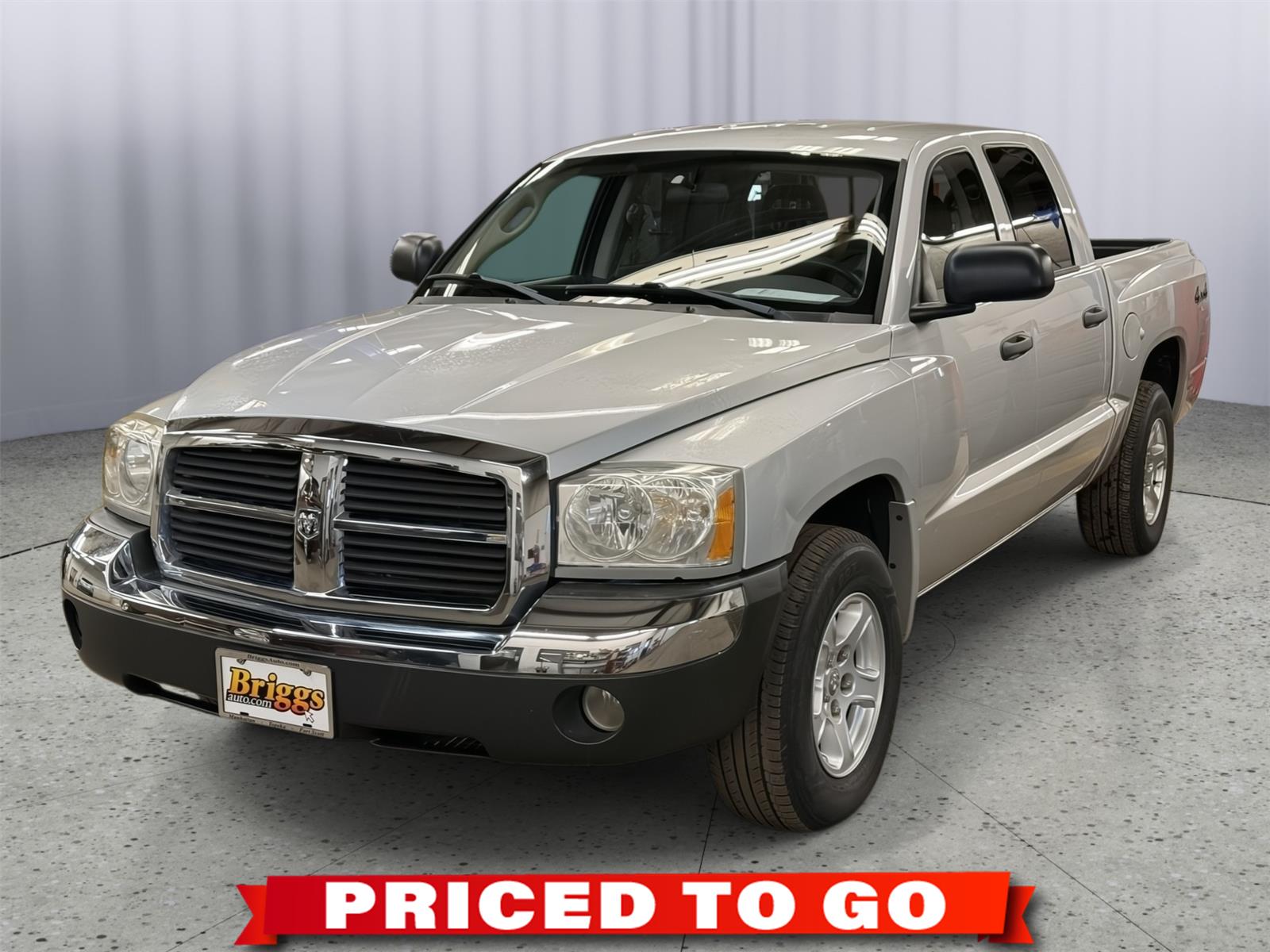 Bright Silver Metallic 2005 Dodge Dakota SLT Quad Cab 4WD Pickup Truck Four-Wheel Drive 5-Speed Automatic Overdrive