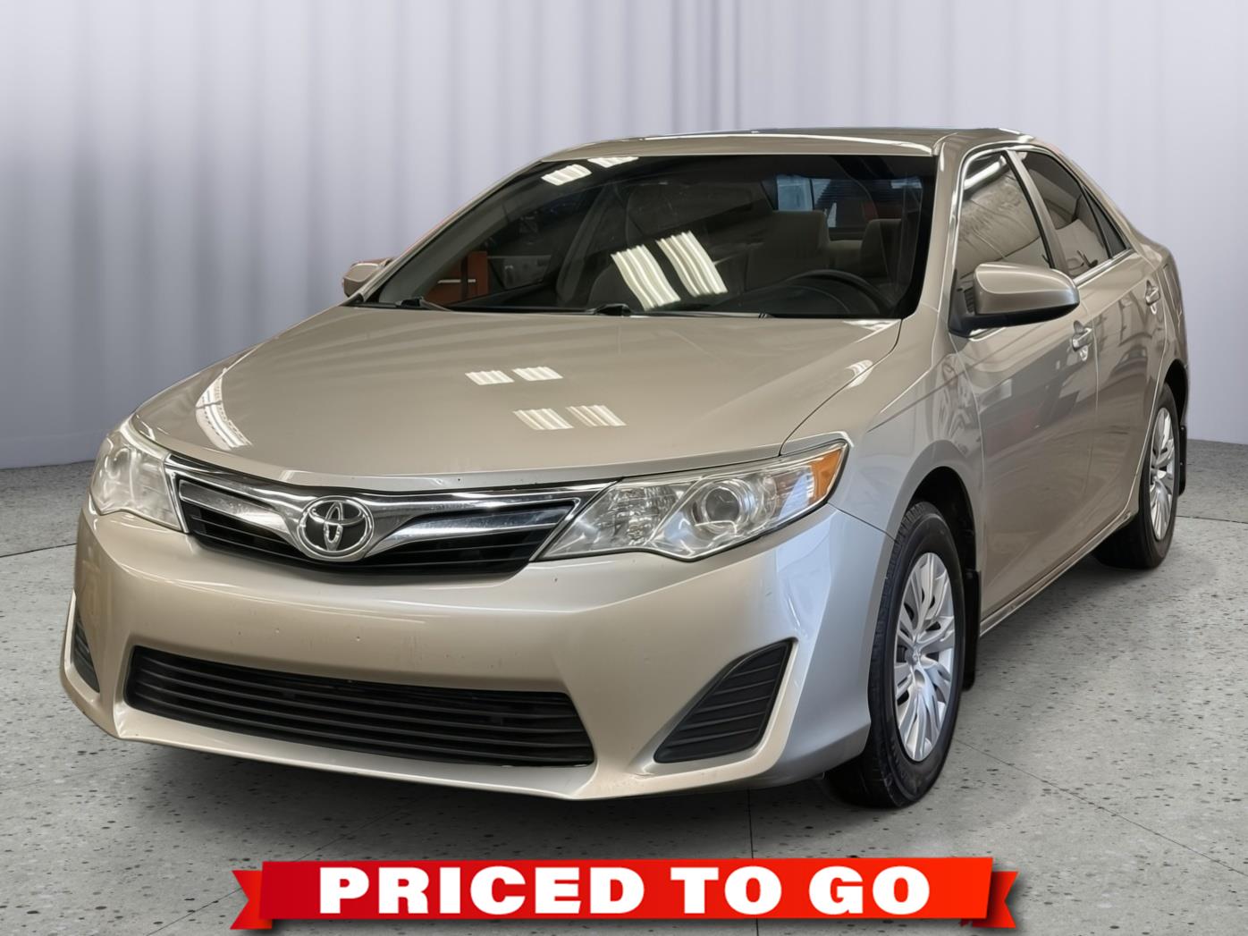Creme Brulee Mica 2014 Toyota Camry SE Sedan Front-Wheel Drive Automatic