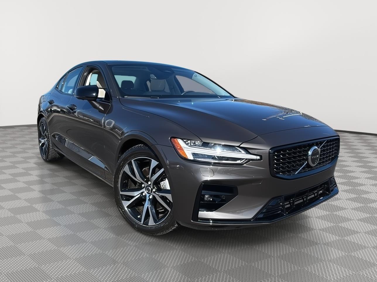 2024 Volvo S60 B5 Plus Dark Theme AWD