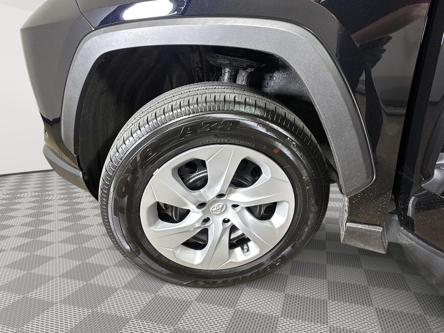 View vehicle photo 5