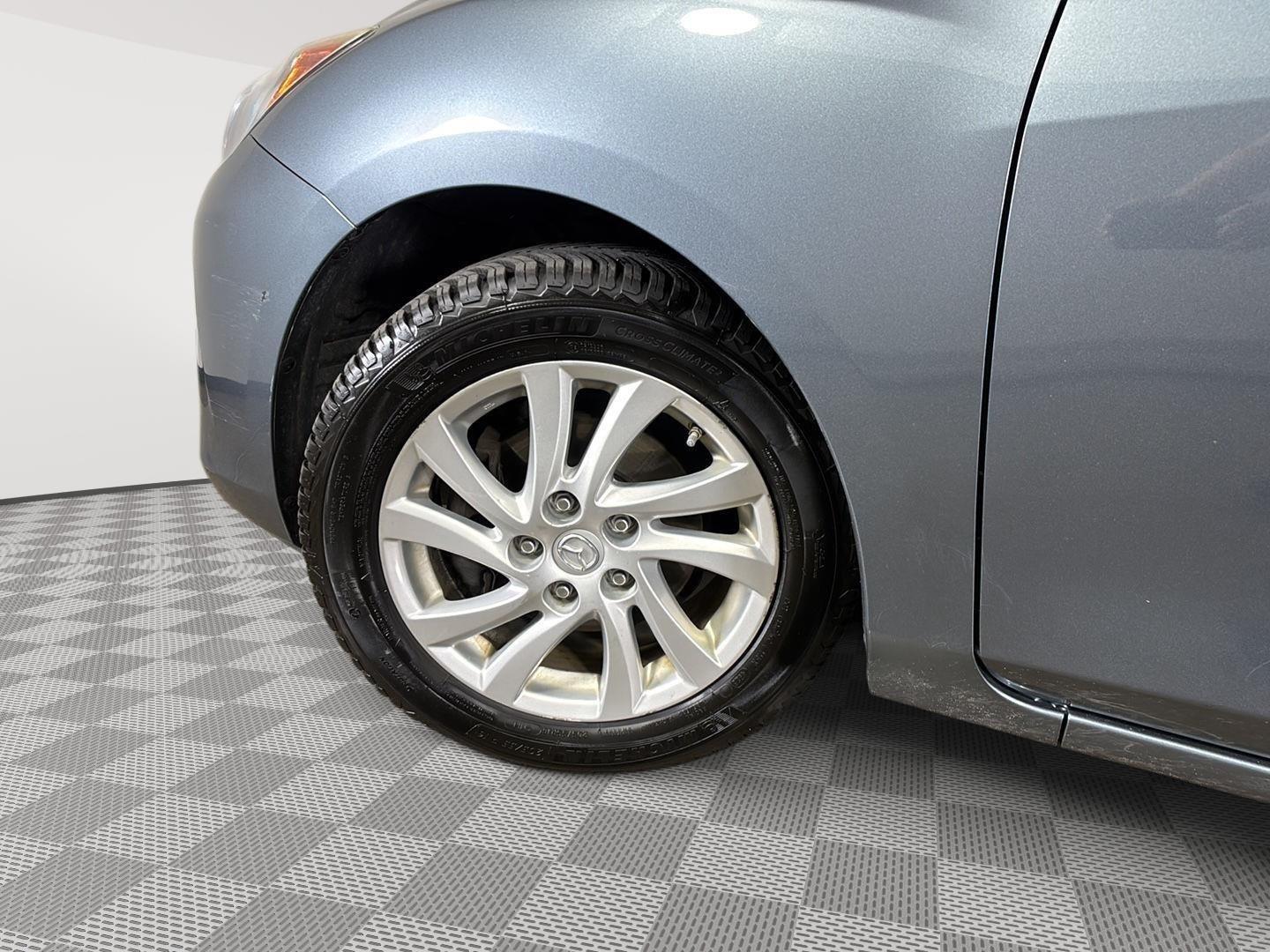 View vehicle photo 5