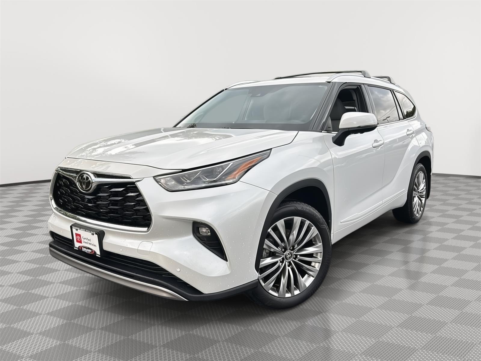 White (Wind Chill Pearl) 2026 Toyota Highlander SUV / Crossover All-Wheel Drive Automatic