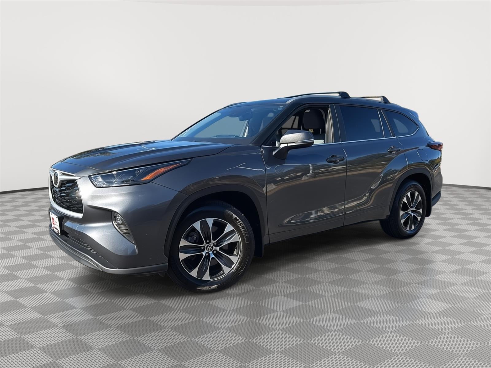 Magnetic Gray Metallic 2025 Toyota Highlander SUV / Crossover All-Wheel Drive Automatic