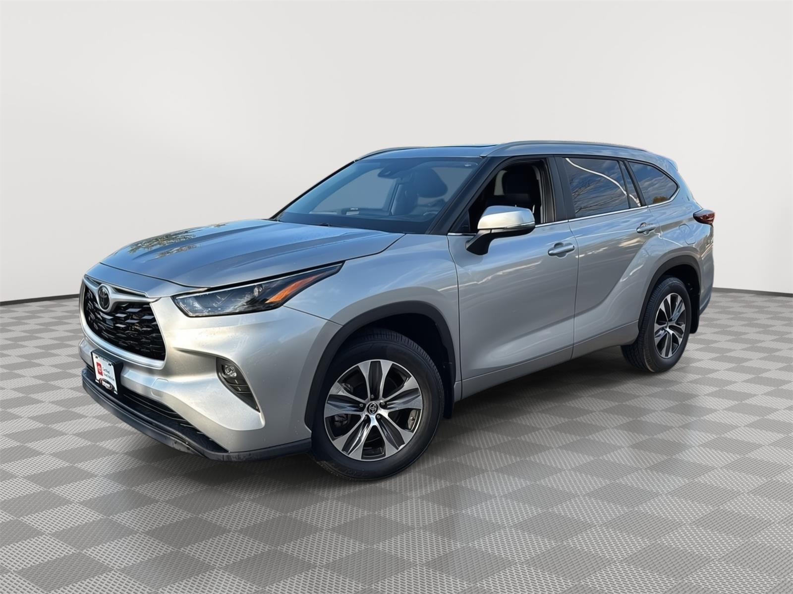 Celestial Silver Metallic 2024 Toyota Highlander SUV / Crossover All-Wheel Drive Automatic