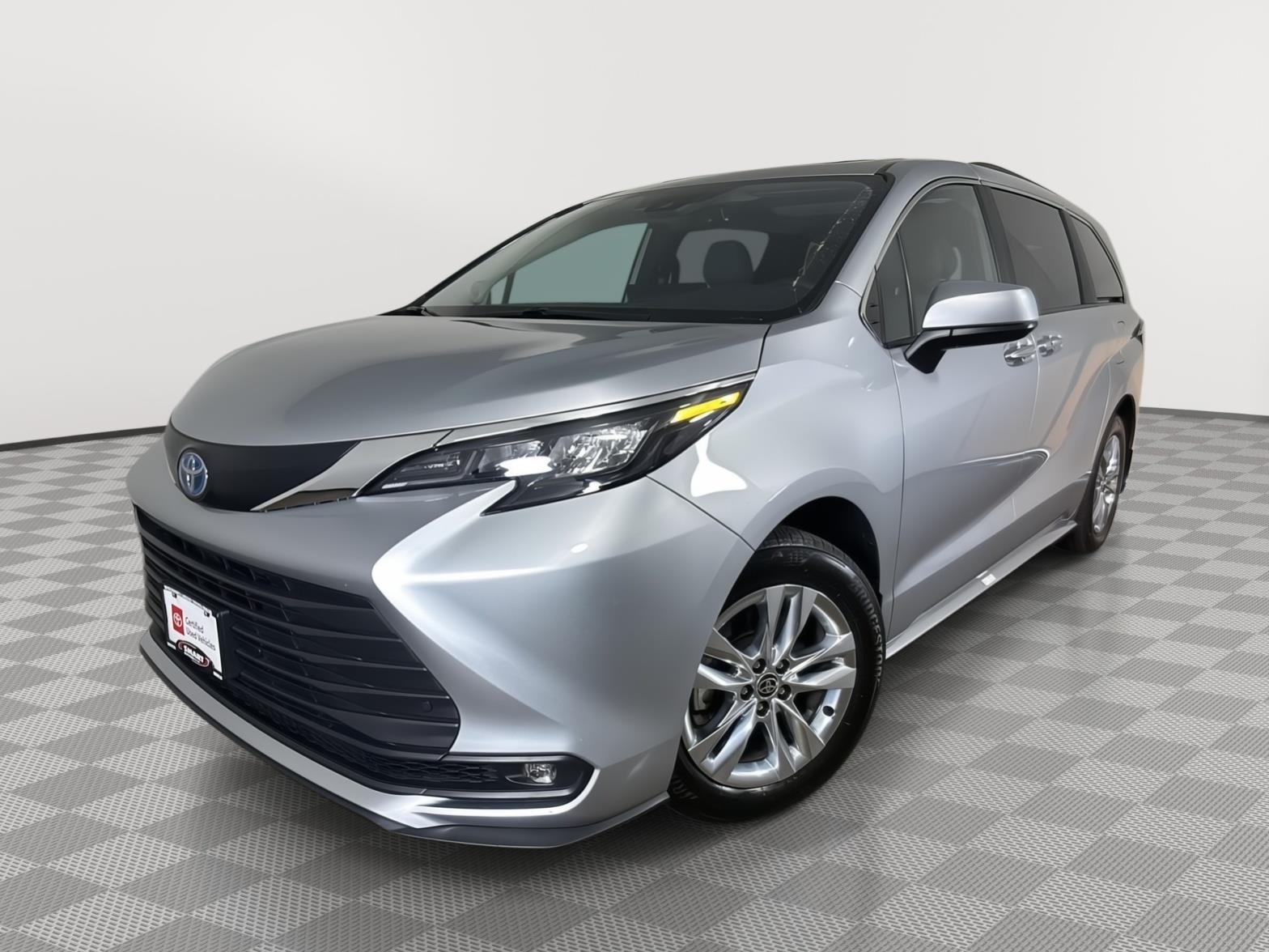Celestial Silver Metallic 2025 Toyota Sienna Minivan Front-Wheel Drive Automatic