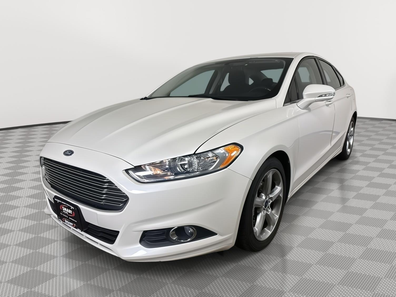 White Platinum Metallic Tri-Coat 2015 Ford Fusion Sedan Front-Wheel Drive Automatic