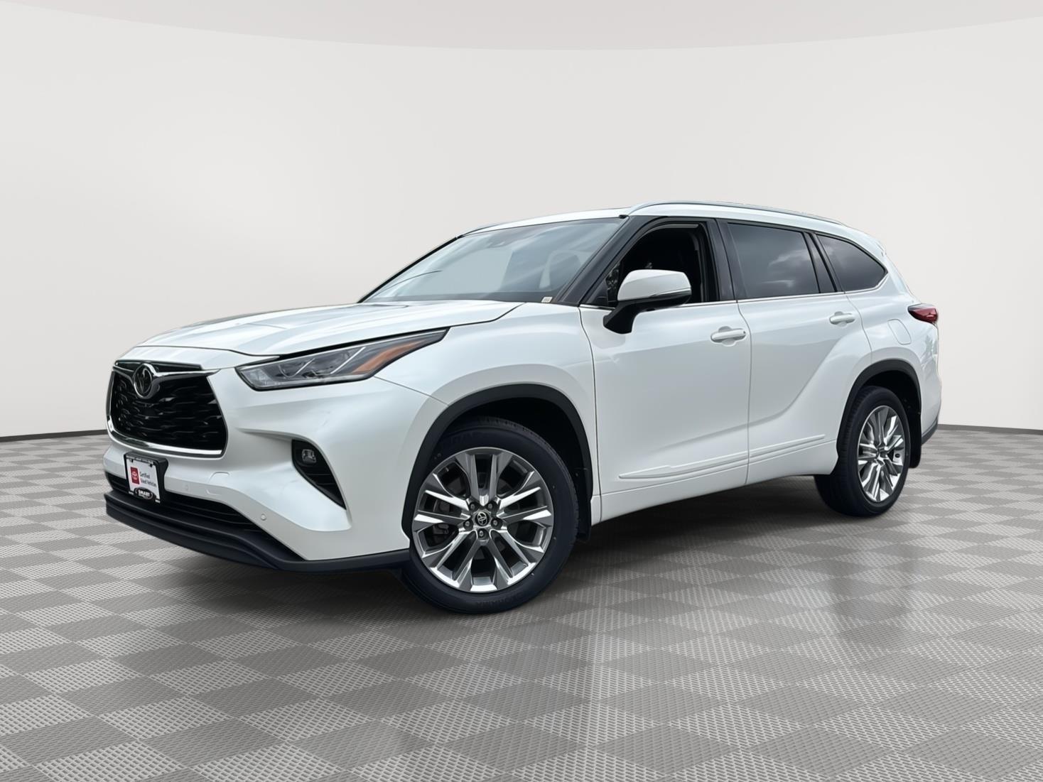 White (Blizzard Pearl) 2021 Toyota Highlander SUV / Crossover All-Wheel Drive Automatic