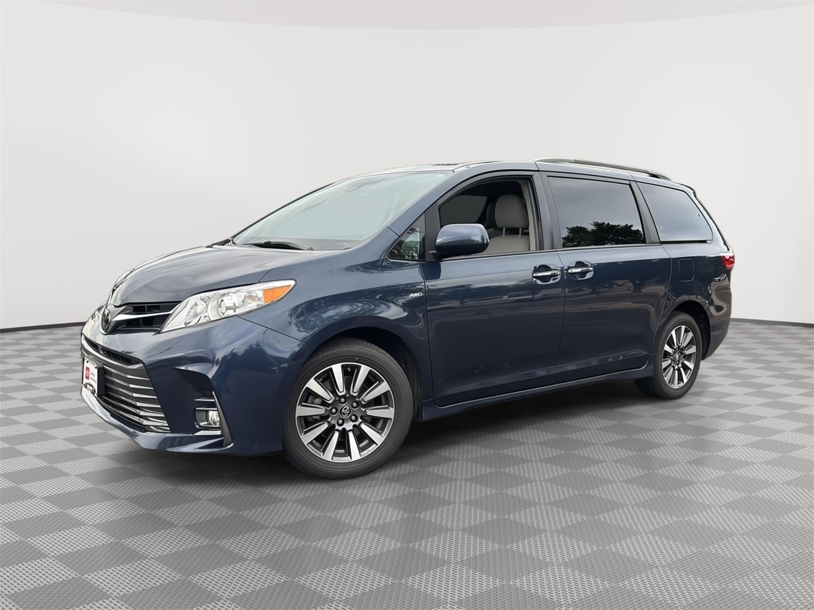 Parisian Night Pearl 2018 Toyota Sienna Minivan All-Wheel Drive Automatic