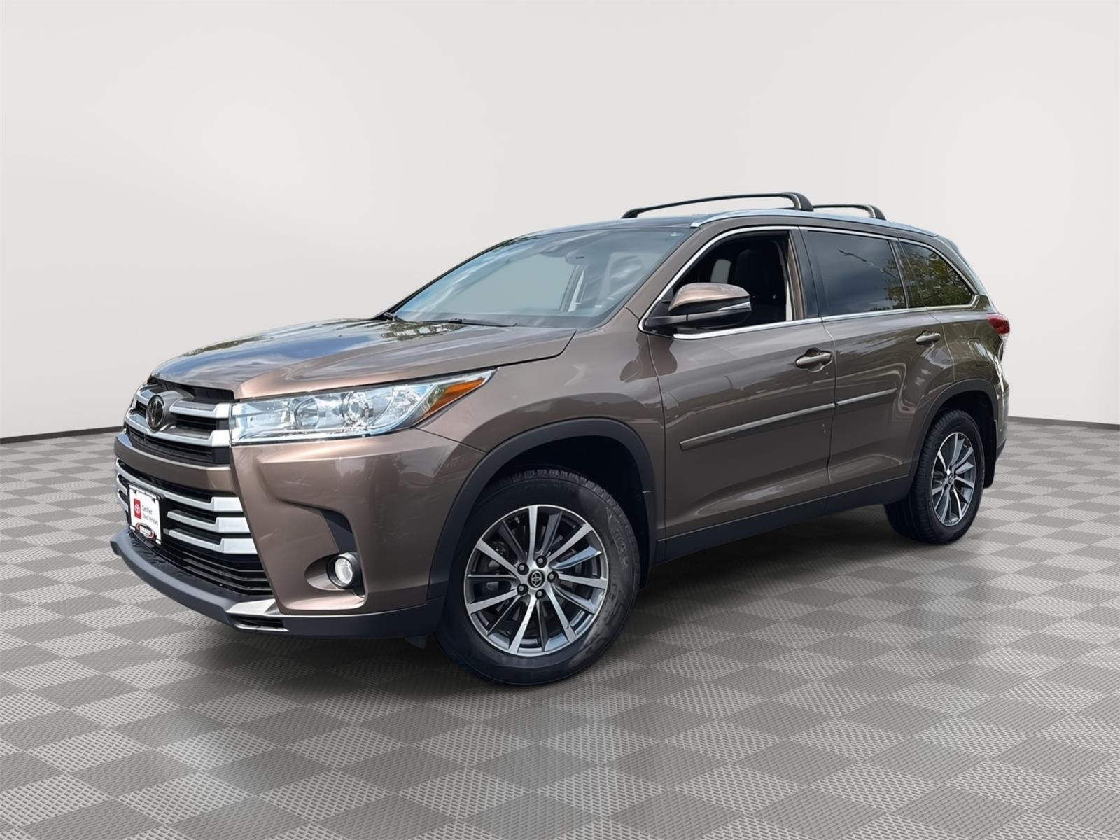 Toasted Walnut Pearl 2019 Toyota Highlander SUV / Crossover All-Wheel Drive 8-Speed Automatic