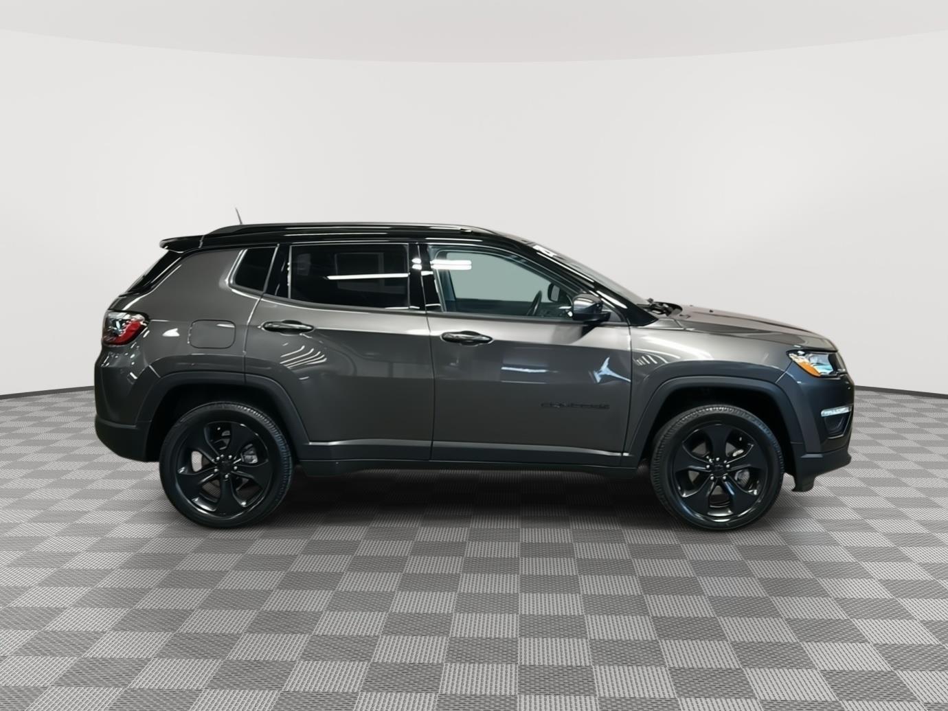 Used 2021 Granite Crystal Metallic Clearcoat Jeep Altitude image 2