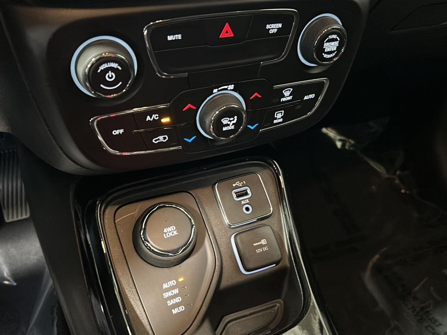Used 2021 Granite Crystal Metallic Clearcoat Jeep Altitude image 7