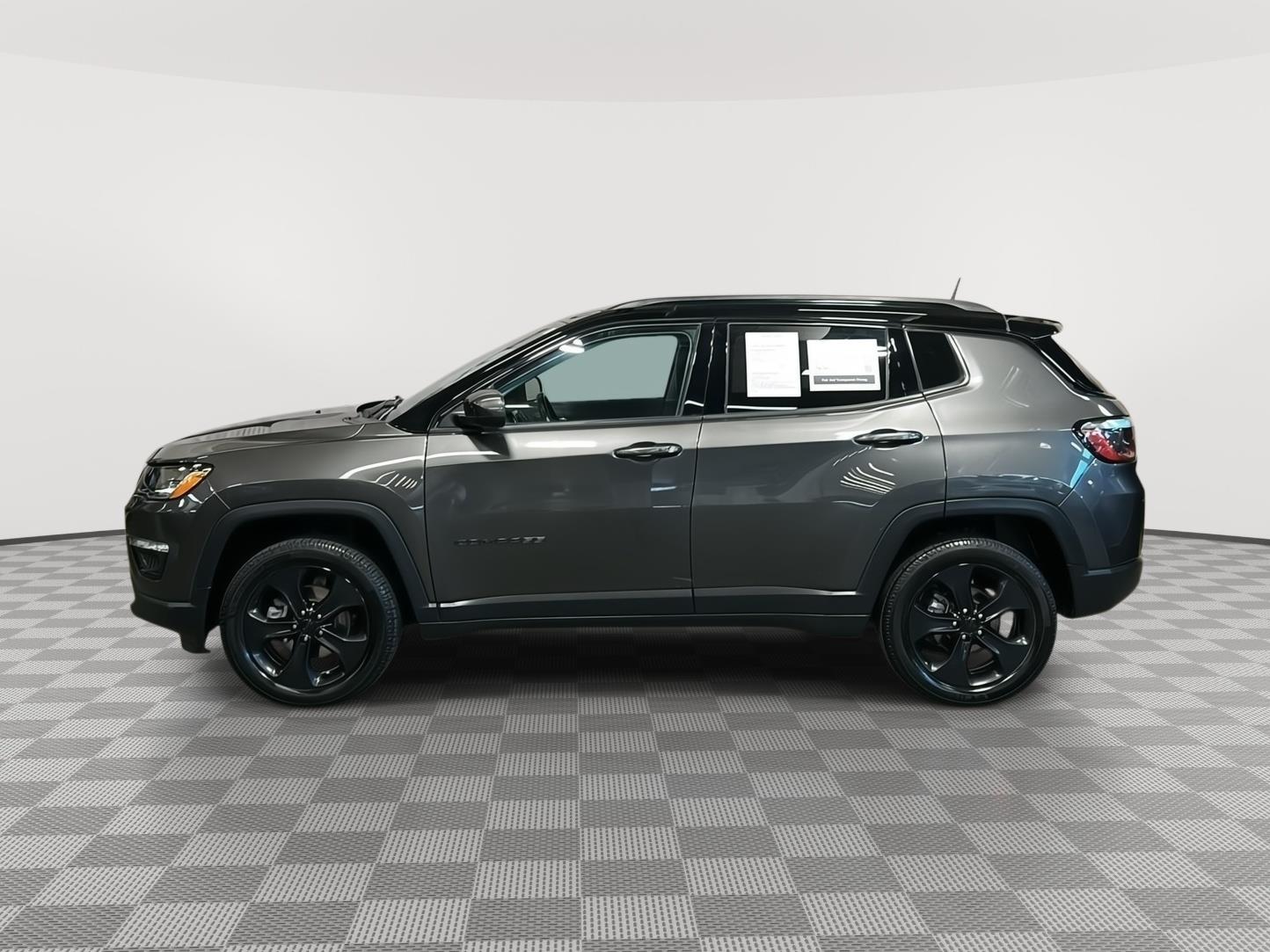 Used 2021 Granite Crystal Metallic Clearcoat Jeep Altitude image 21