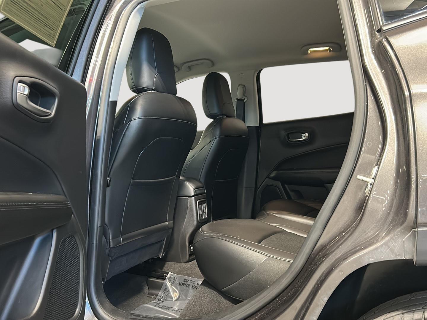 Used 2021 Granite Crystal Metallic Clearcoat Jeep Altitude image 24