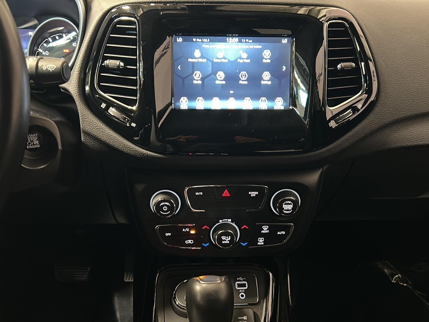 Used 2021 Granite Crystal Metallic Clearcoat Jeep Altitude image 28