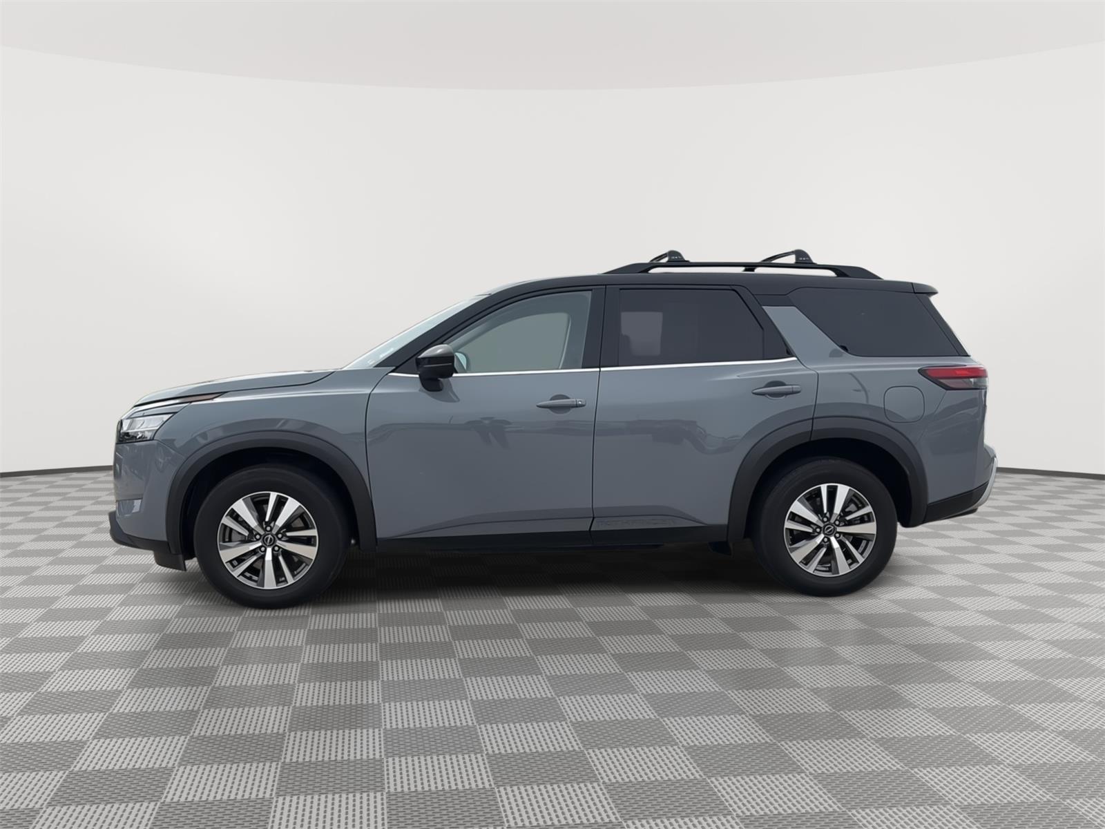 2023 Nissan Pathfinder SL 4WD's photo