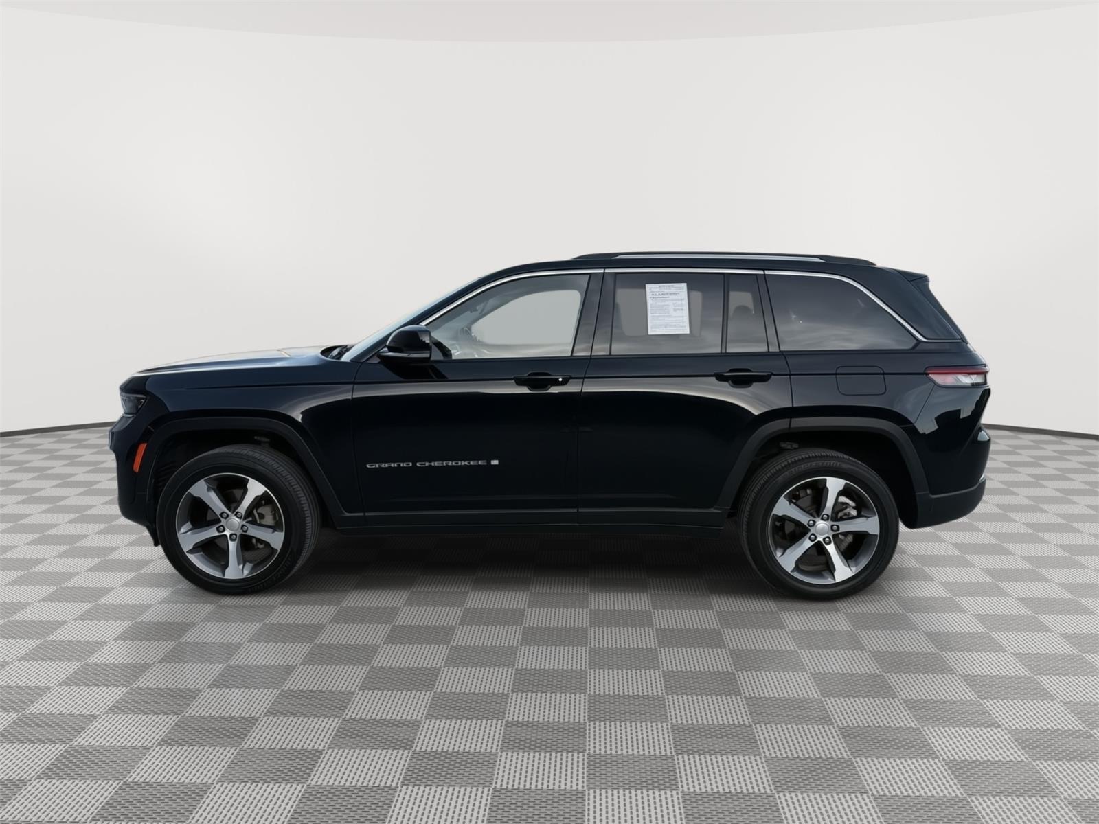 View vehicle photo 4