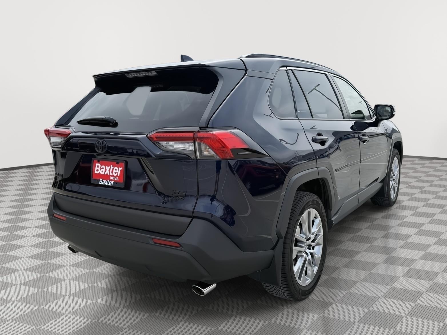 View vehicle photo 7