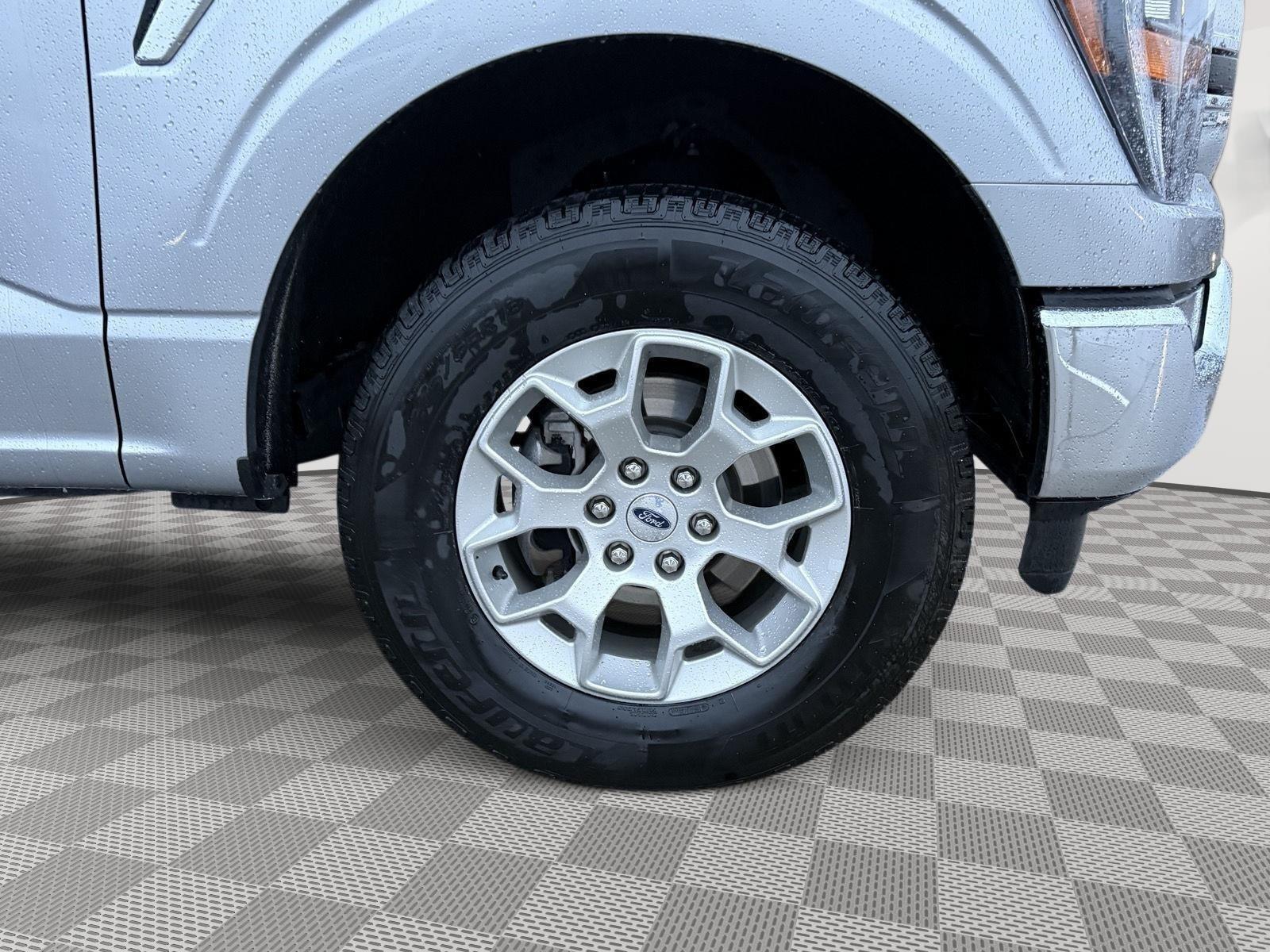 View vehicle photo 7