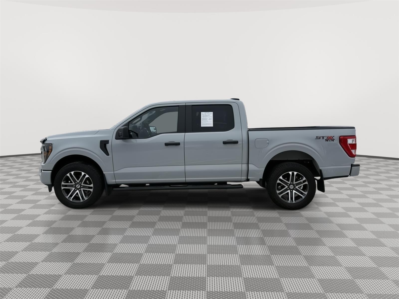 View vehicle photo 4