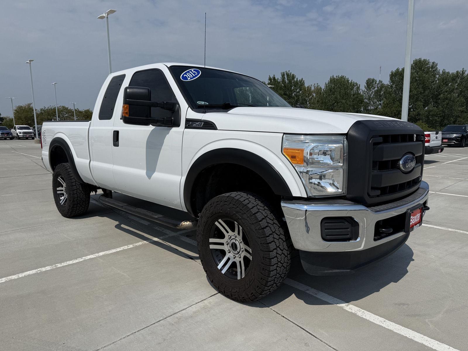 Oxford White 2015 Ford F-250 Super Duty Pickup Truck Four-Wheel Drive 6-Speed Automatic