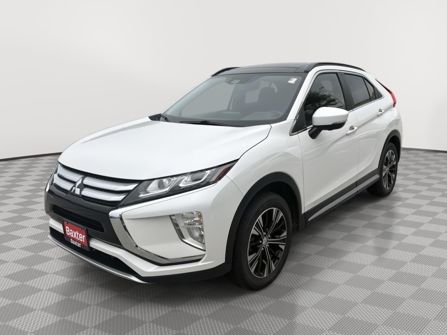 Used 2019 Pearl White Mitsubishi SEL image 3
