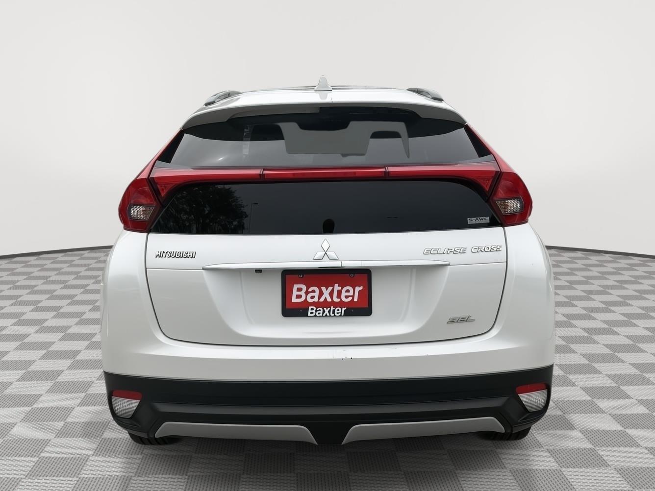 Used 2019 Pearl White Mitsubishi SEL image 10
