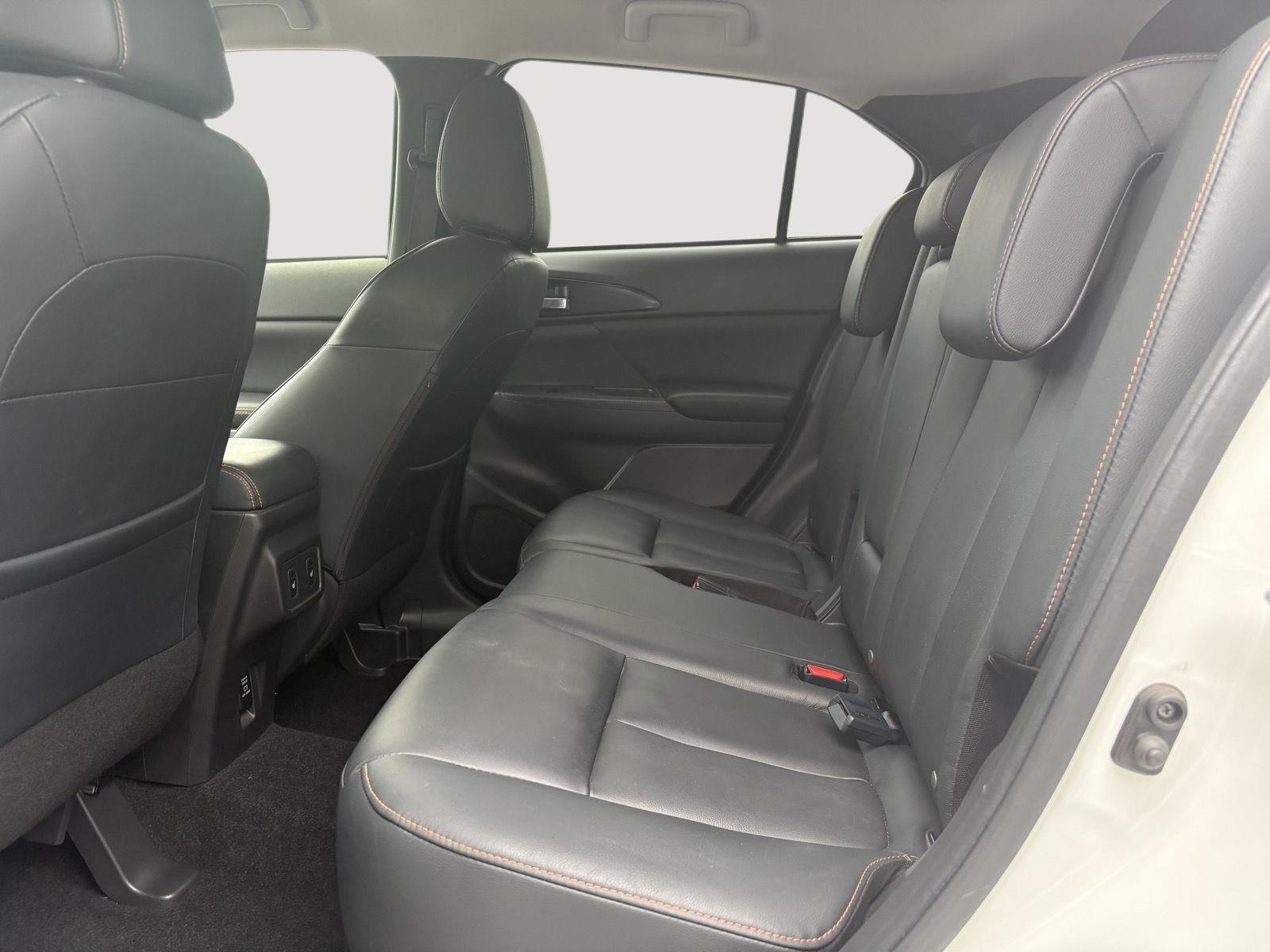 Used 2019 Pearl White Mitsubishi SEL image 7
