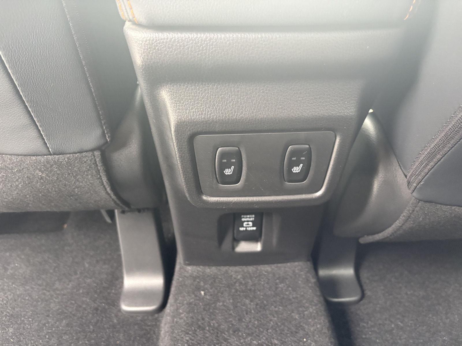 Used 2019 Pearl White Mitsubishi SEL image 8