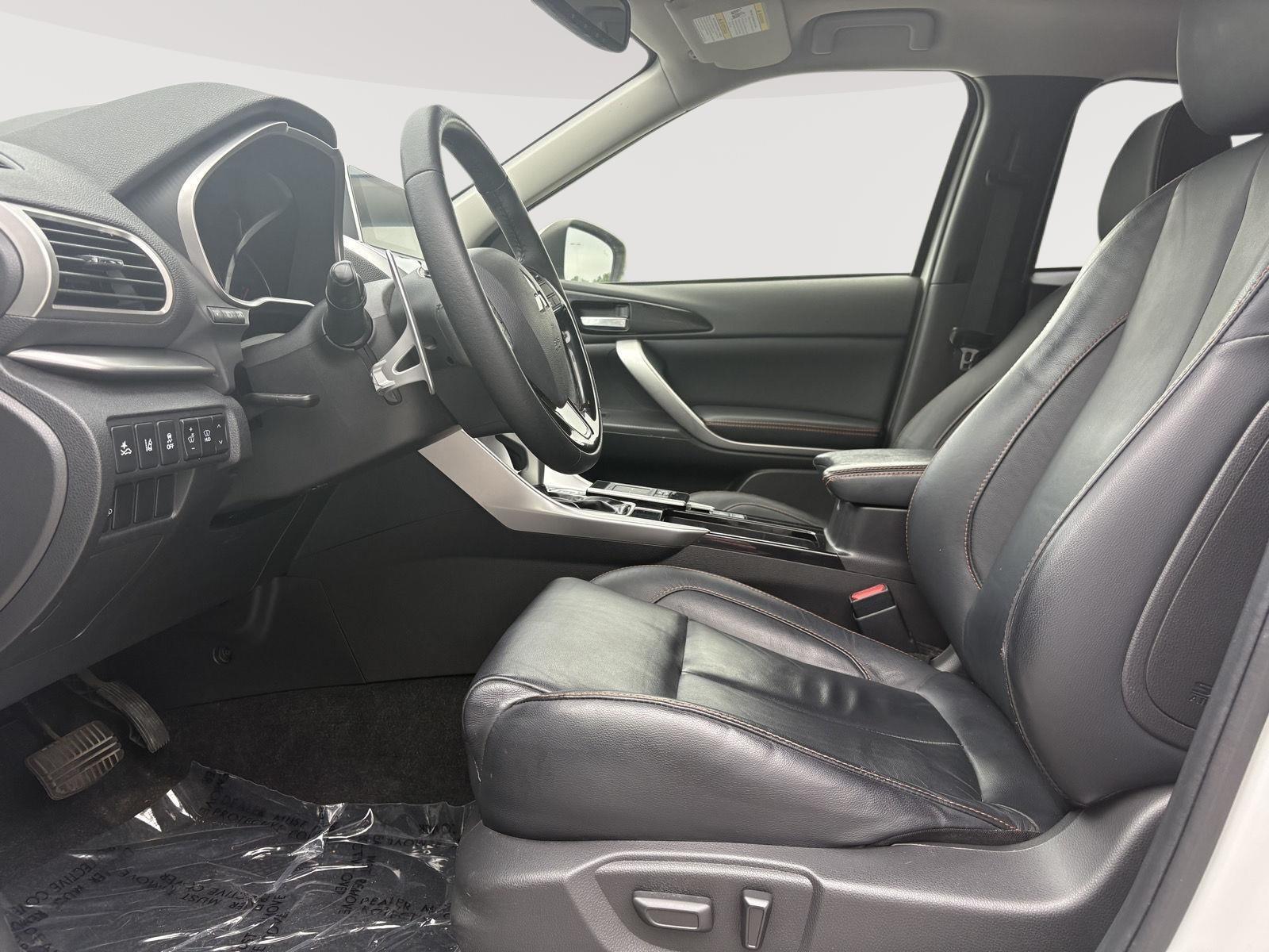 Used 2019 Pearl White Mitsubishi SEL image 4