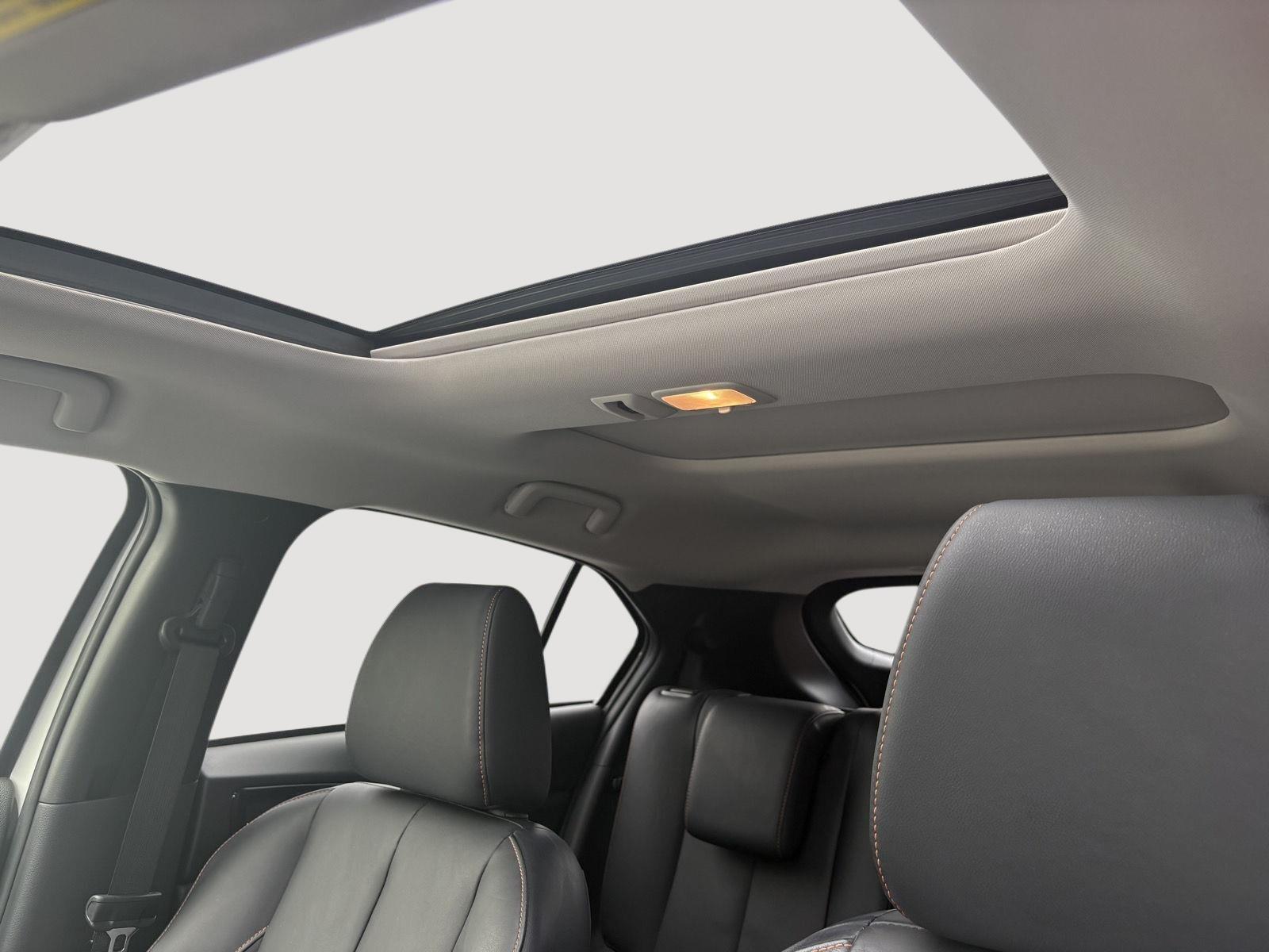 Used 2019 Pearl White Mitsubishi SEL image 5