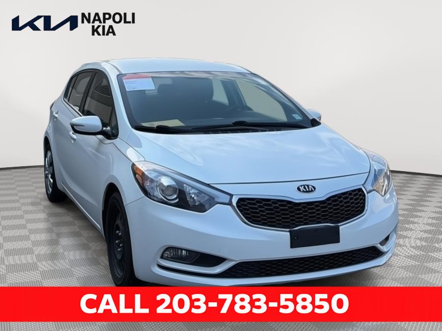 Snow White Pearl 2016 Kia Forte5 Hatchback Front-Wheel Drive 6-Speed Automatic