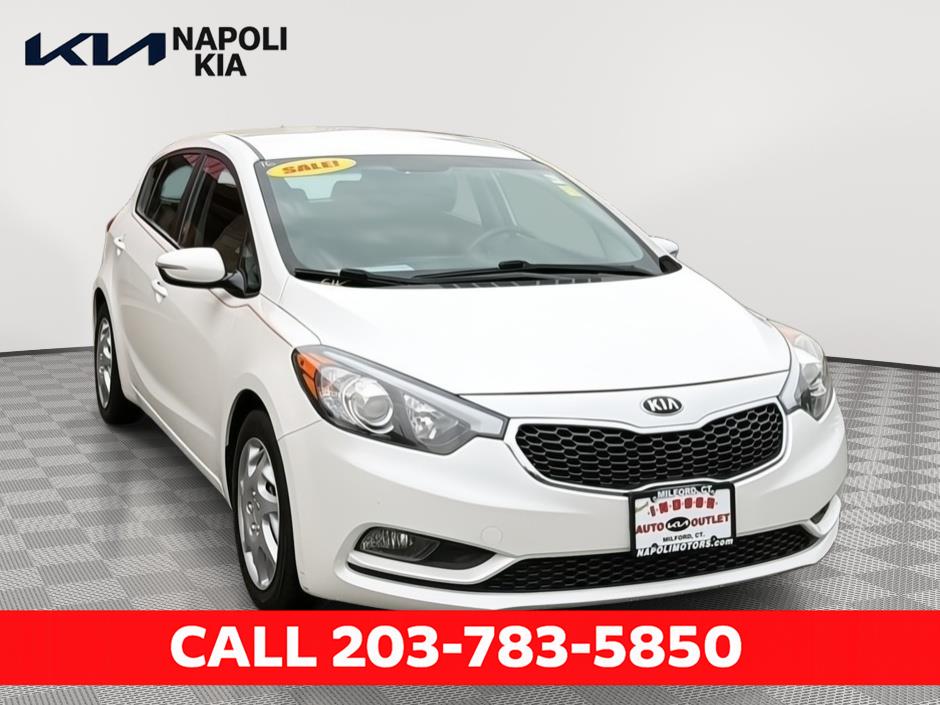 Snow White Pearl 2016 Kia Forte5 Hatchback Front-Wheel Drive 6-Speed Automatic