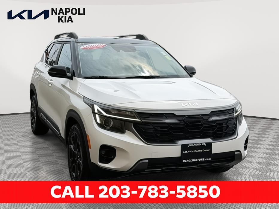 Clear White/Fusion Black Roof 2024 Kia Seltos SUV / Crossover All-Wheel Drive 8-Speed Automatic