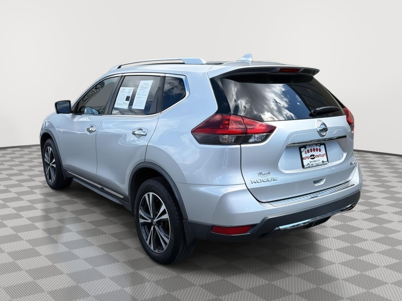 View vehicle photo 5