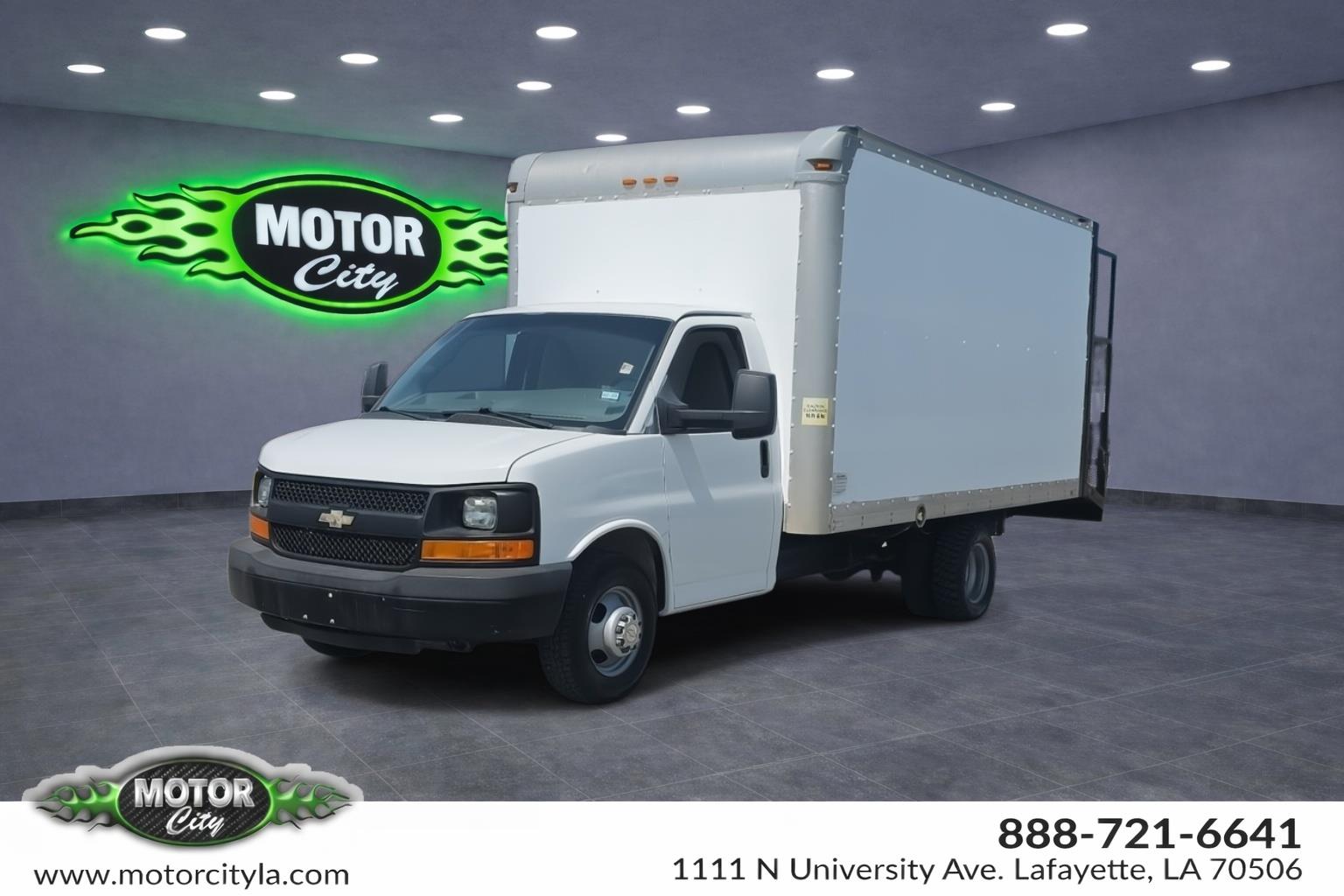 Summit White 2016 Chevrolet Express Chassis Van Rear-Wheel Drive 6-Speed Automatic
