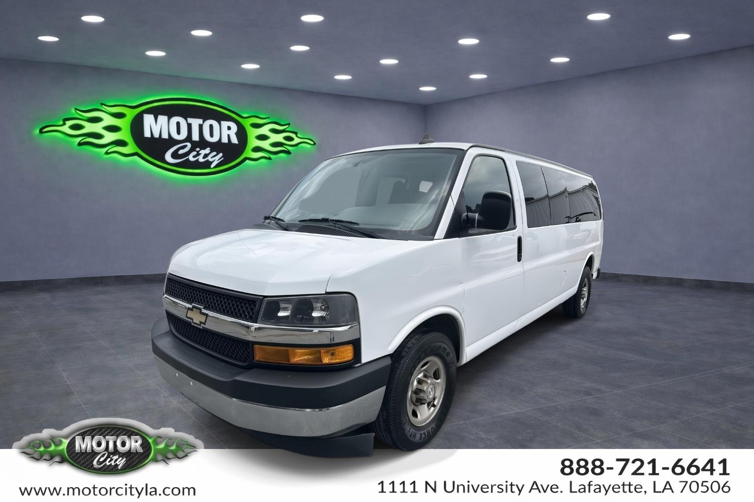 Summit White 2018 Chevrolet Express Van Rear-Wheel Drive 6-Speed Automatic