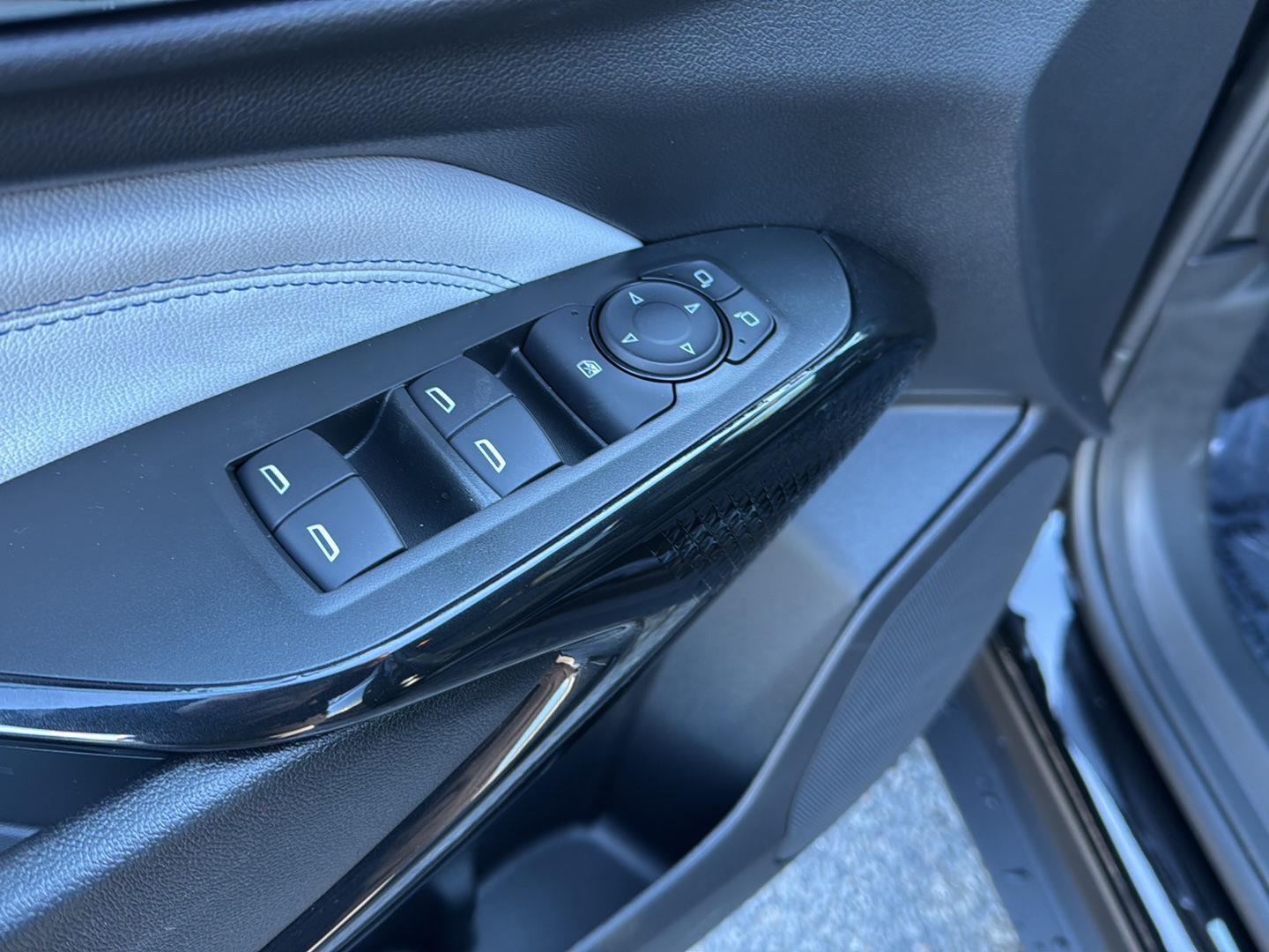 New 2026 Mosaic Black Metallic Chevrolet LT image 27