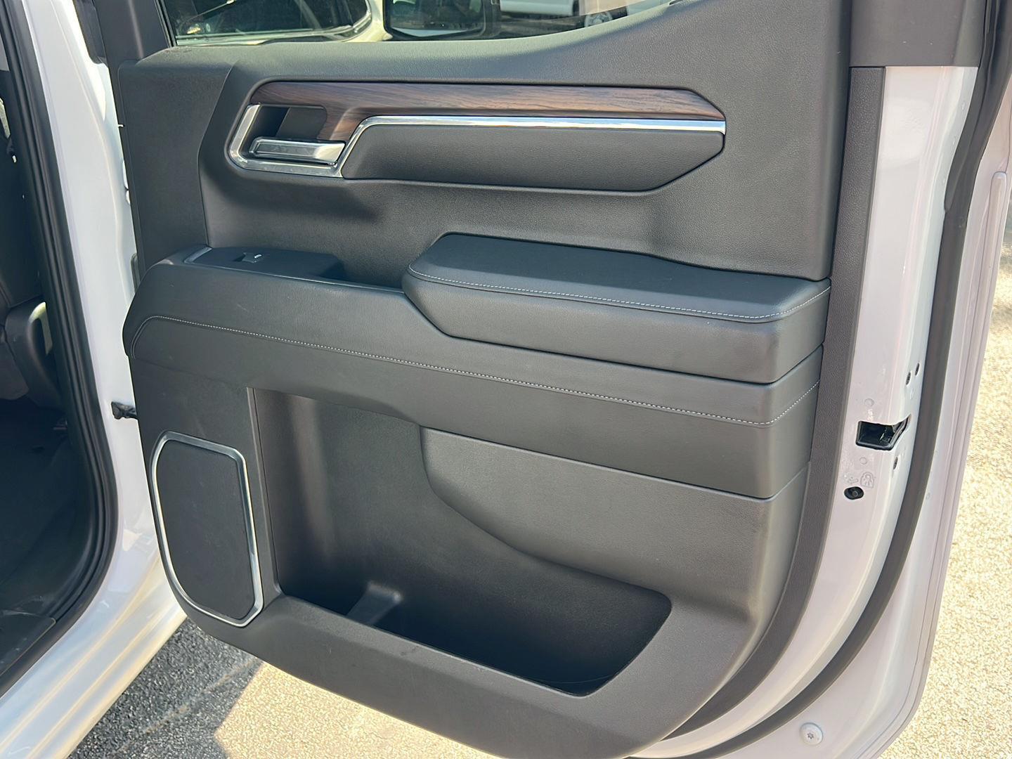 Used 2024 Summit White GMC SLT image 15