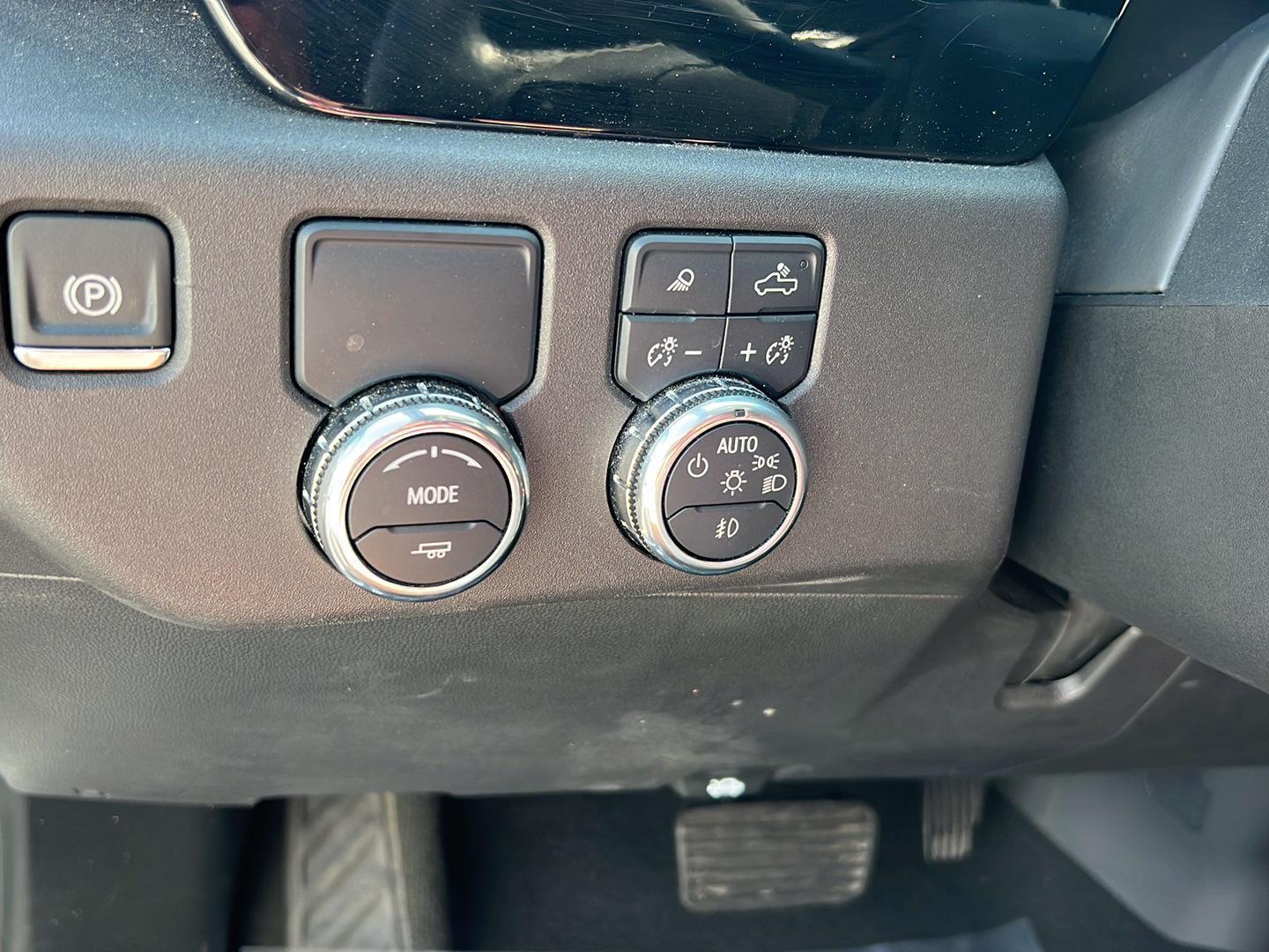 Used 2024 Summit White GMC SLT image 19