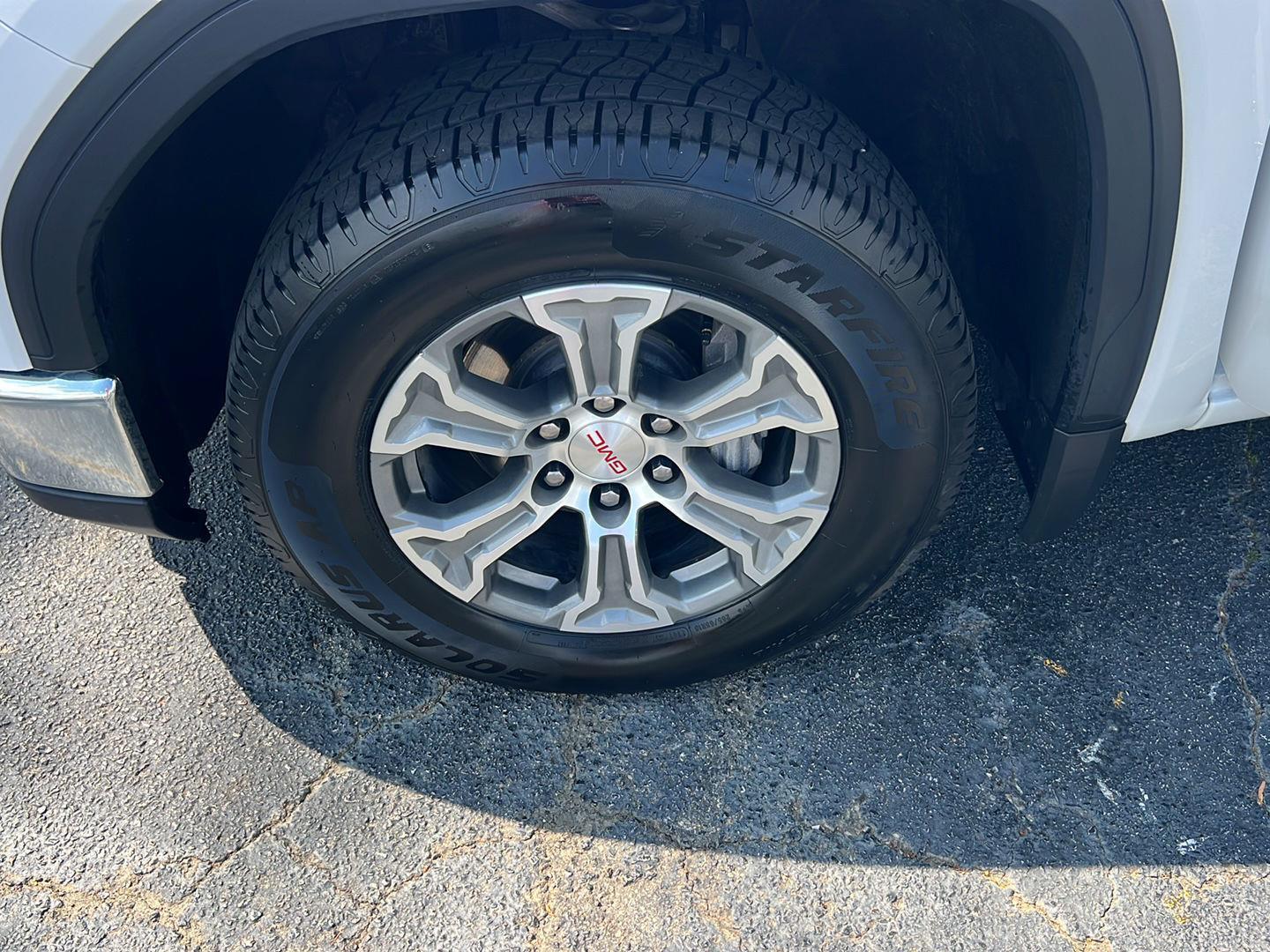 Used 2024 Summit White GMC SLT image 38