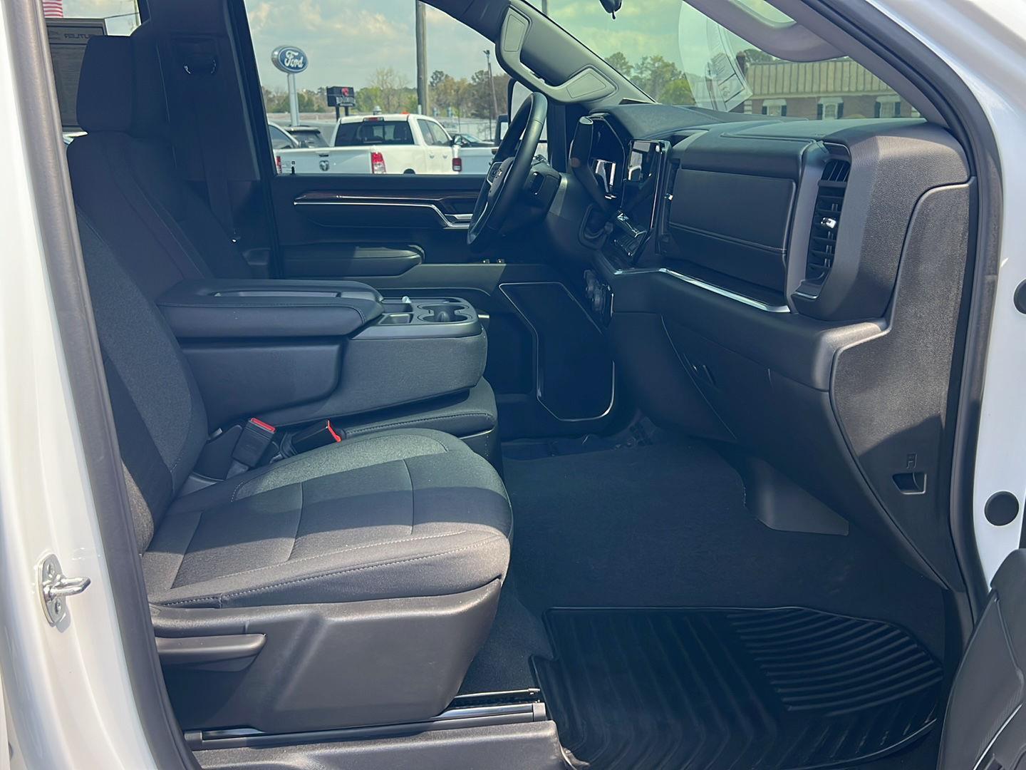 Used 2025 Summit White Chevrolet LT image 13