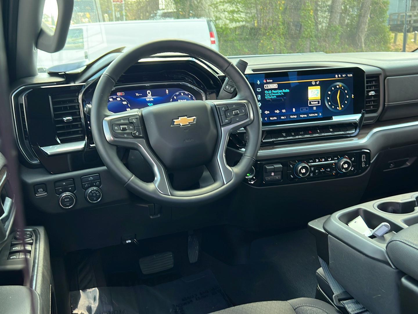 Used 2025 Summit White Chevrolet LT image 18