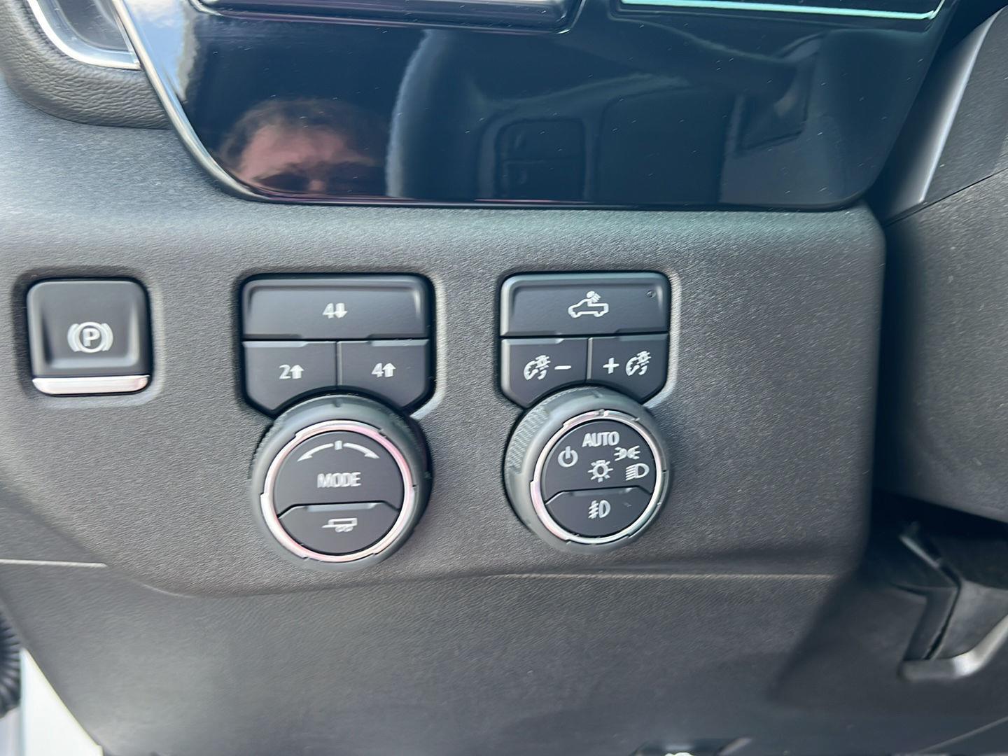 Used 2025 Summit White Chevrolet LT image 19