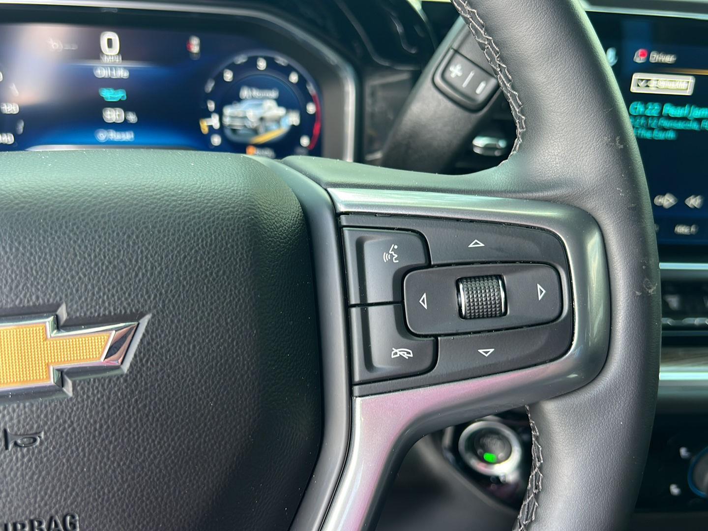 Used 2025 Summit White Chevrolet LT image 22