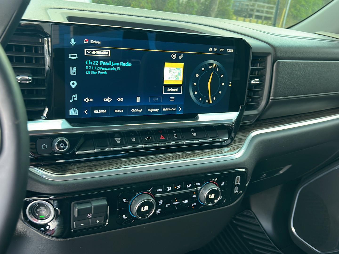 Used 2025 Summit White Chevrolet LT image 24