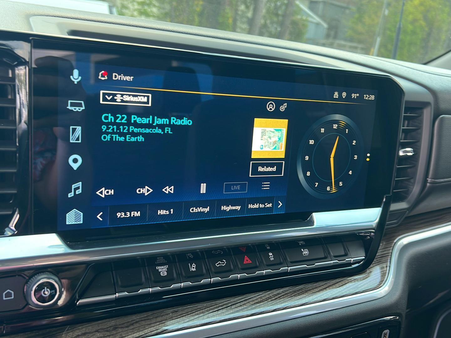 Used 2025 Summit White Chevrolet LT image 25